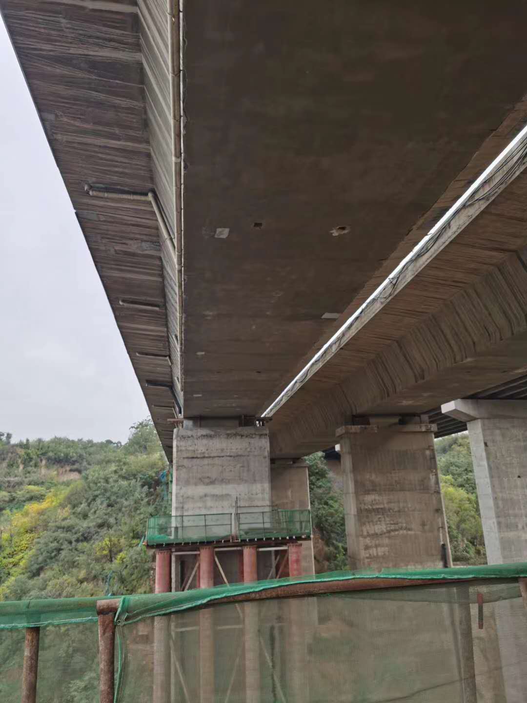 昭通桥梁加固前制定可行设计方案图并用对施工方法